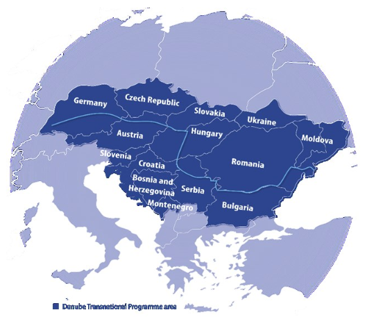Hartă a regiunii Dunării din Europa Centrală și de Est. Țările participante la Programul Transnațional al Regiunii Dunării sunt evidențiate cu albastru închis și includ Germania, Republica Cehă, Slovacia, Austria, Slovenia, Croația, Bosnia și Herțegovina, Serbia, Muntenegru, Ungaria, România, Bulgaria, Moldova și Ucraina. Restul continentului este afișat într-o nuanță mai deschisă pentru context geografic.